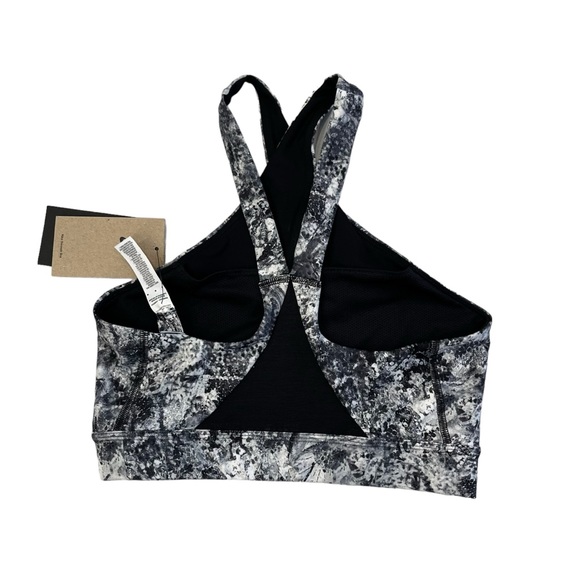 NWT* Nike Swoosh Wrap Women Medium Support Printed Sports Bra Medium Black/White - Picture 4 of 7